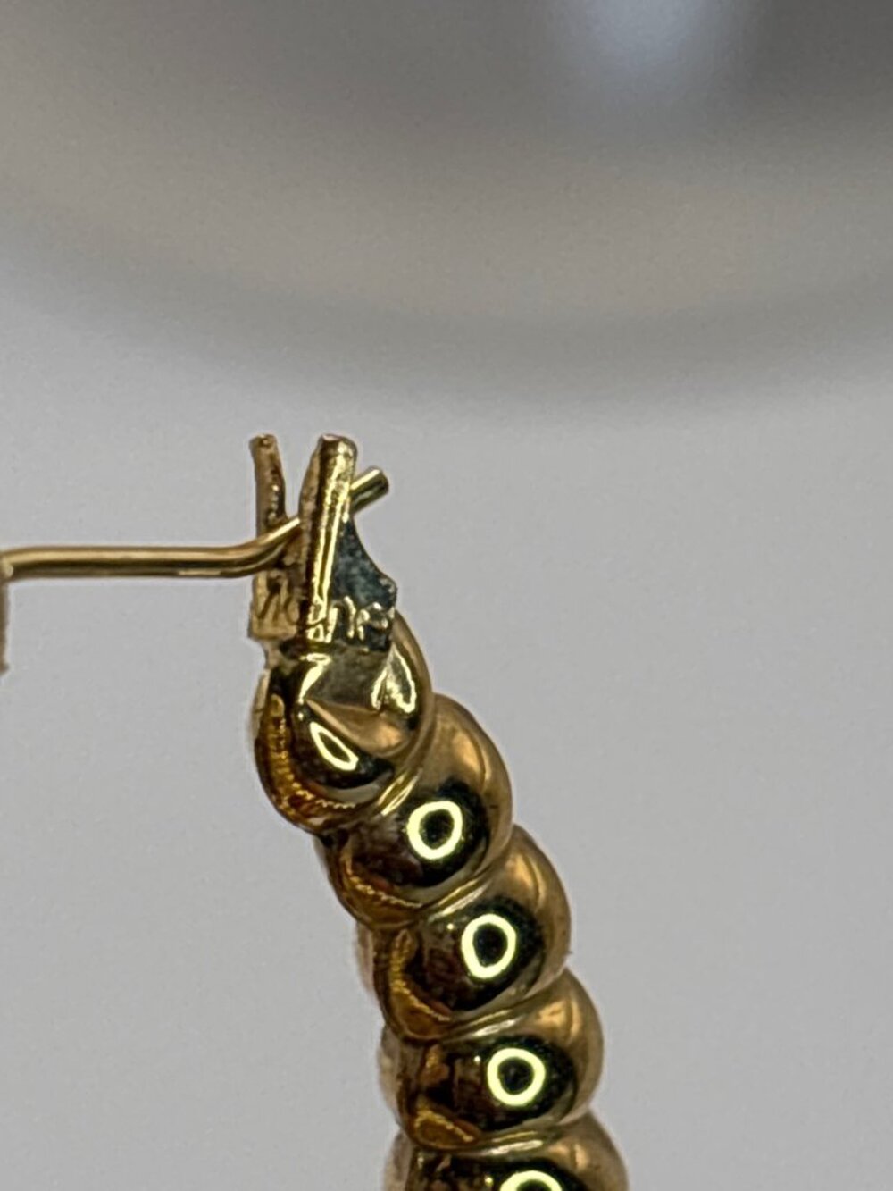 Monet Vintage 90s Gold Tone Scallop Shrimp Puffed Hoop Earrings Statement Signed - Picture 4 of 5
